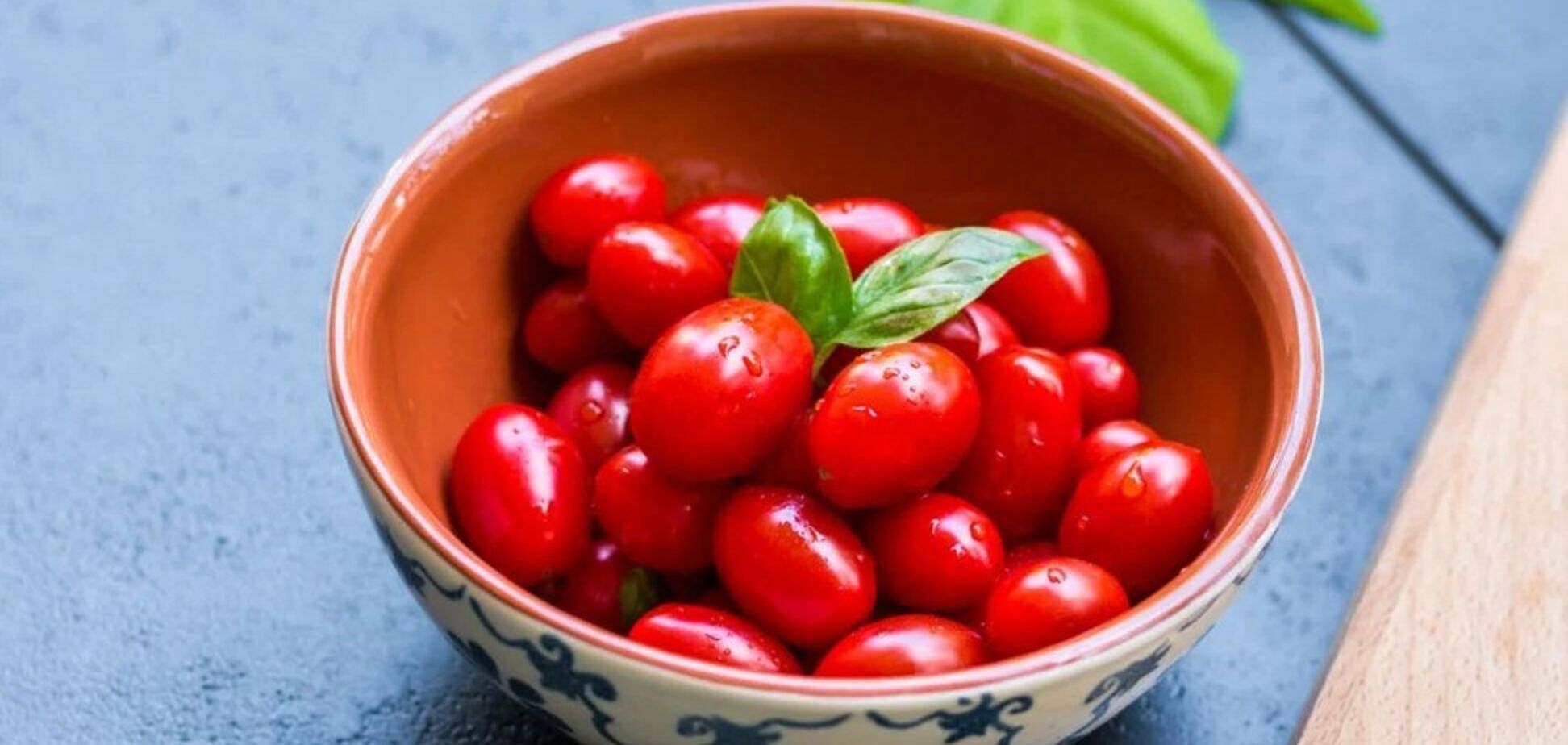 Як смачно замаринувати помідори чері на зиму: швидкий рецепт закуски