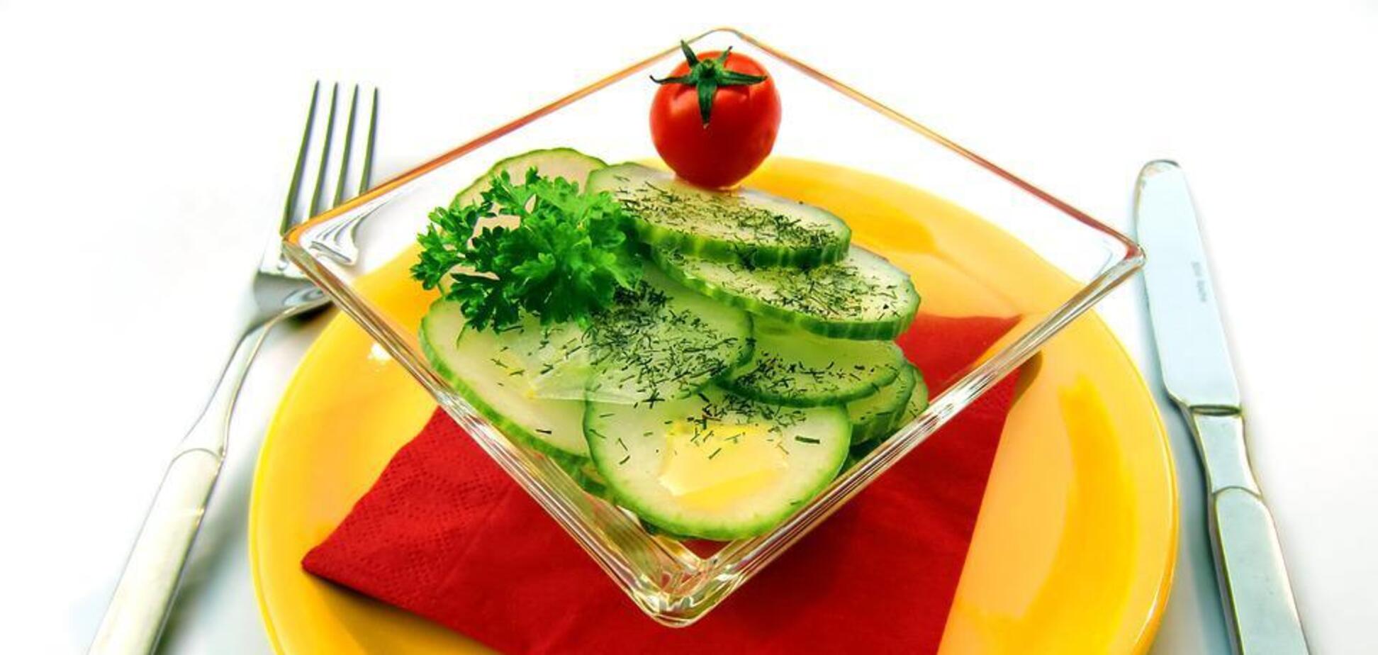 'Нежинский' салат из огурцов на зиму: заготовка быстрого приготовления