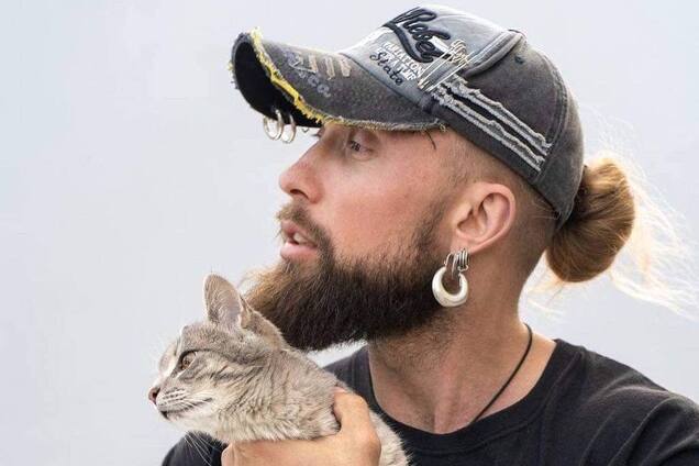 'Спасал животных под обстрелами и из огня': актер Алексей Суровцев поделился историей с Музеем 'Голоса Мирных'