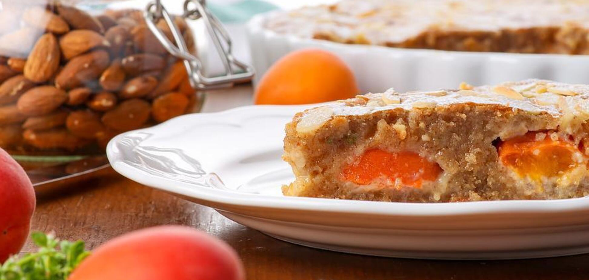 Заливний пиріг з абрикосами: рецепт вдалого пісочного тіста