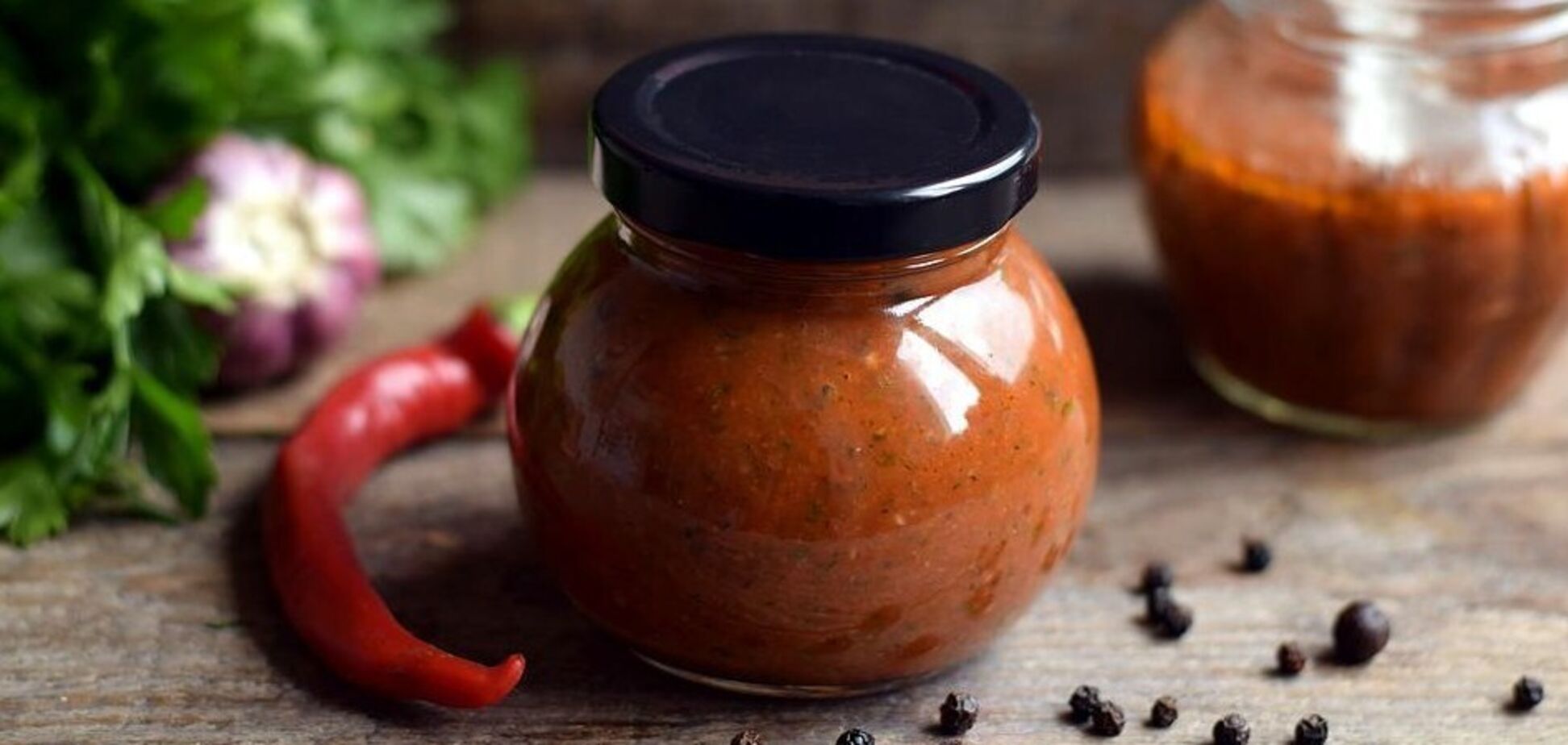 Кабачкова аджика з томатною пастою: рецепт гострої закуски на зиму