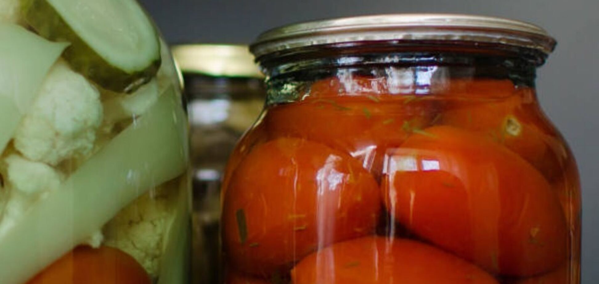 Солодкі мариновані помідори на зиму: що варто додати у консервацію
