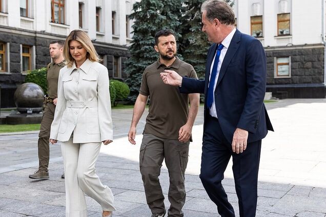 Украинский дизайнер раскрыла замысел нежно-серого костюма Елены Зеленской для интервью Пирсу Моргану