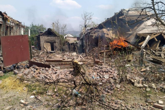 Погиб ребенок: мэр Славянска рассказал детали масштабного обстрела города. Фото и видео