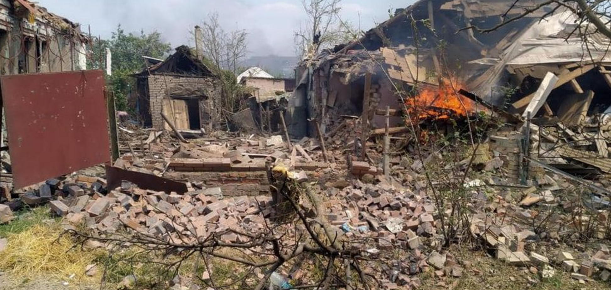 Погиб ребенок: мэр Славянска рассказал детали масштабного обстрела города. Фото и видео