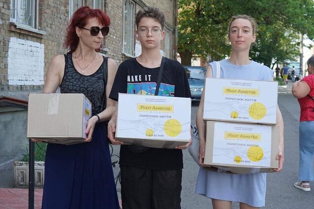 Фонд Рината Ахметова передал на Полтавщину 1,8 тыс. продуктовых наборов для переселенцев