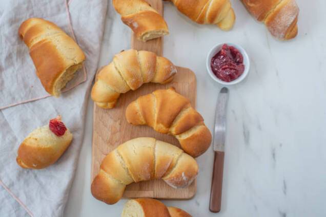 Рецепт творожных рогаликов: на чем приготовить пышное тесто для рогаликов |  FoodOboz