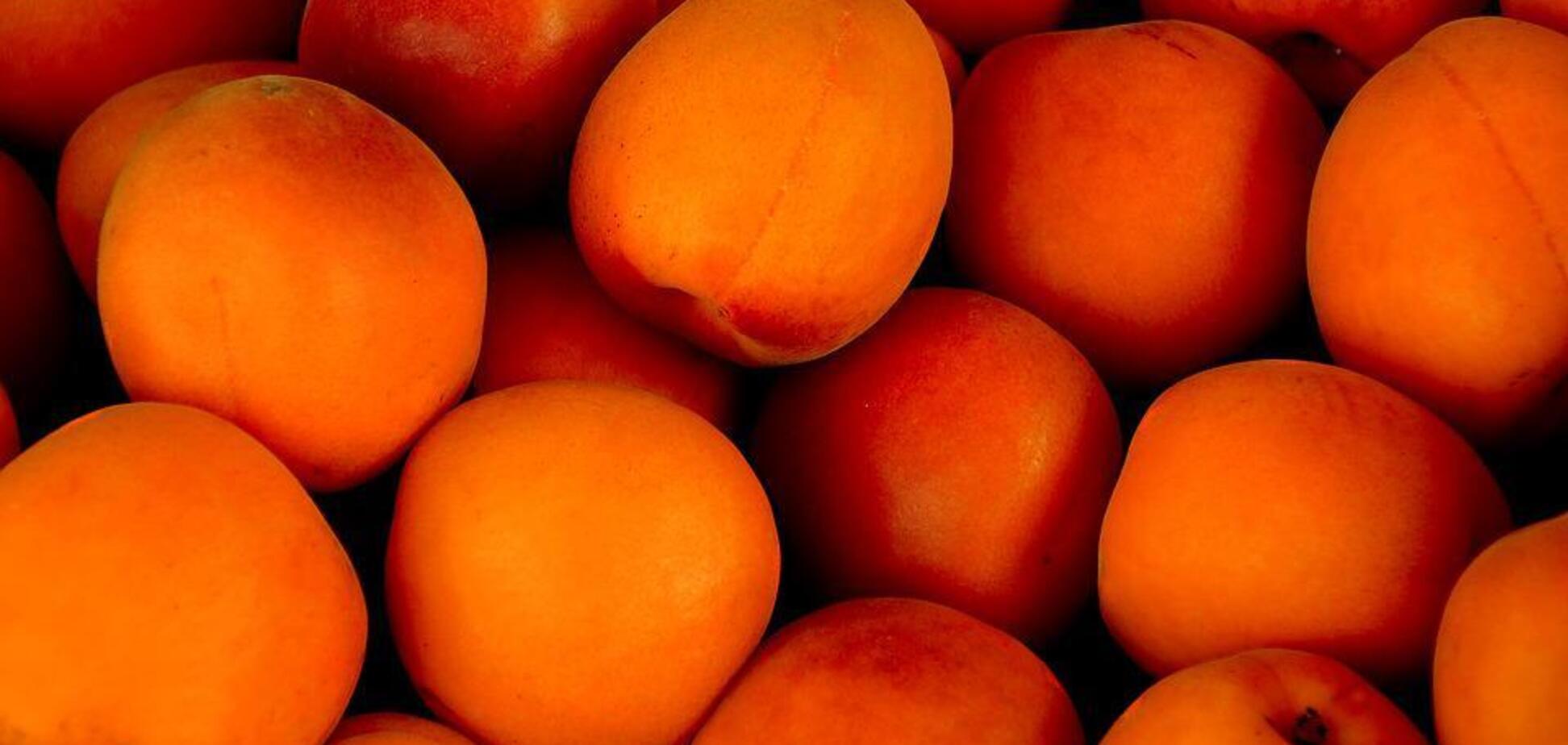 Як заморозити абрикоси на зиму: цілі, половинками та з цукром