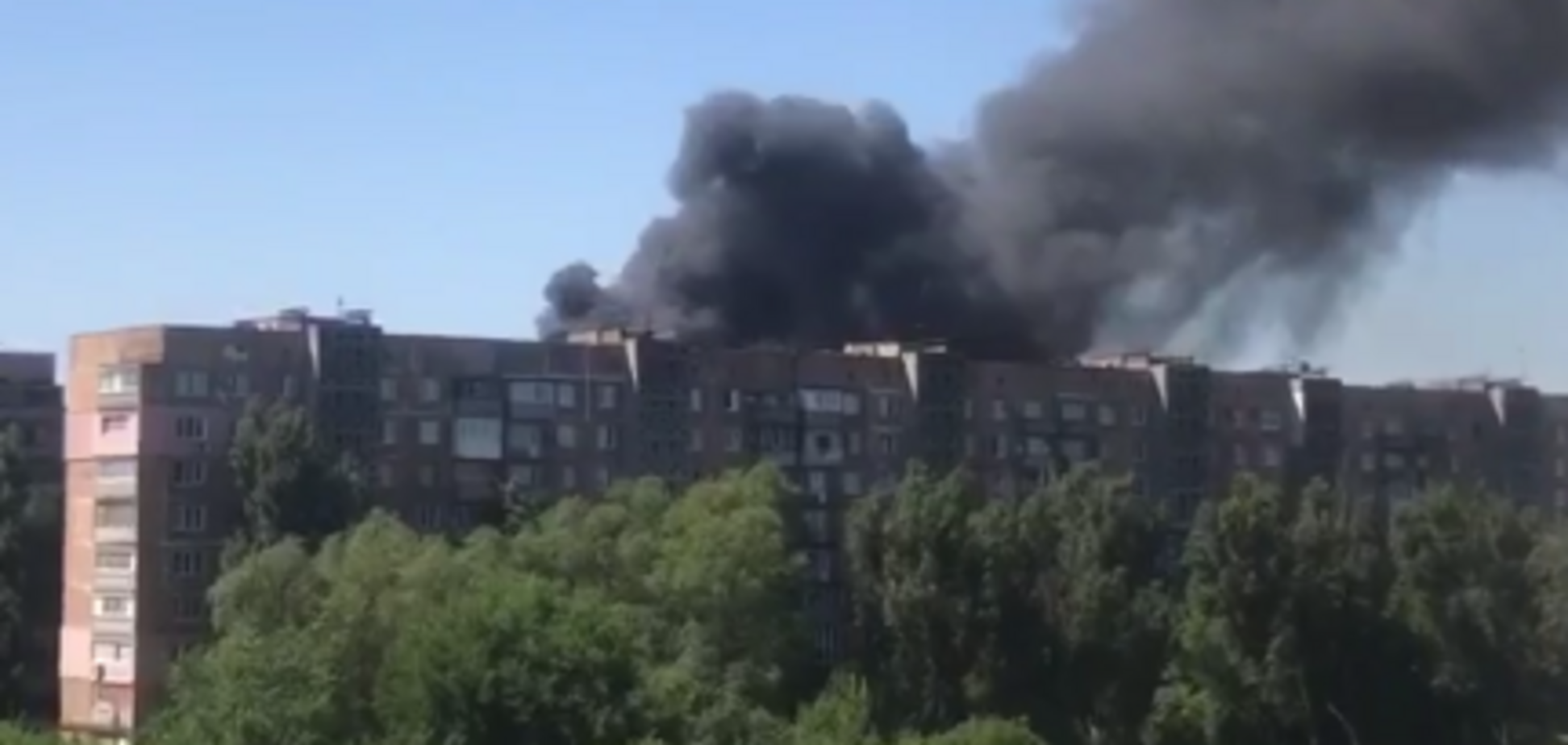 В Донецке разгорелся масштабный пожар