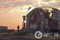 Бійці Сил спеціальних операцій ЗСУ розмінували звільнений від російських окупантів острів Зміїний і встановили там український прапор