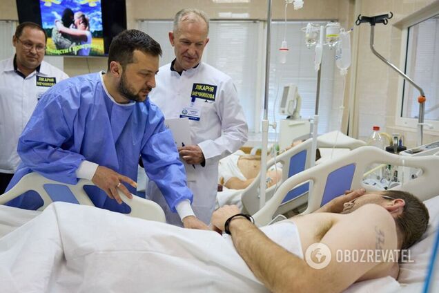 Зеленський відвідав поранених українських захисників у лікарні Мечникова у Дніпрі. Фото