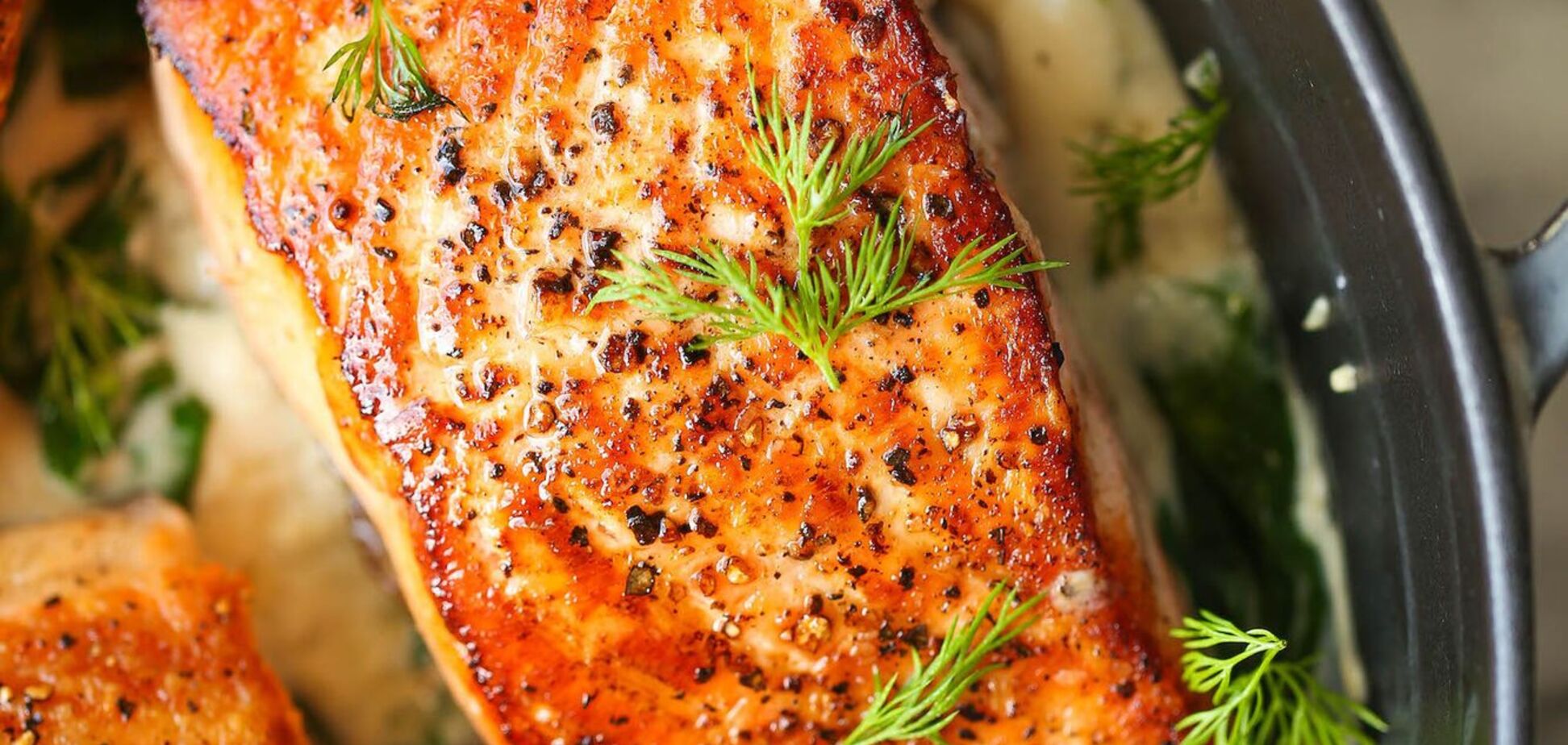 Як смачно запекти лосось, щоб він був м'яким: ідея легкої і ситної страви