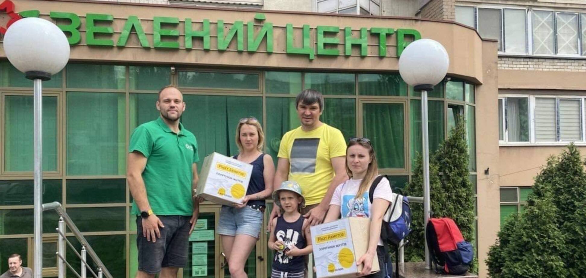 Продукты для переселенцев: в Запорожье приехал очередной груз от Фонда Рината Ахметова