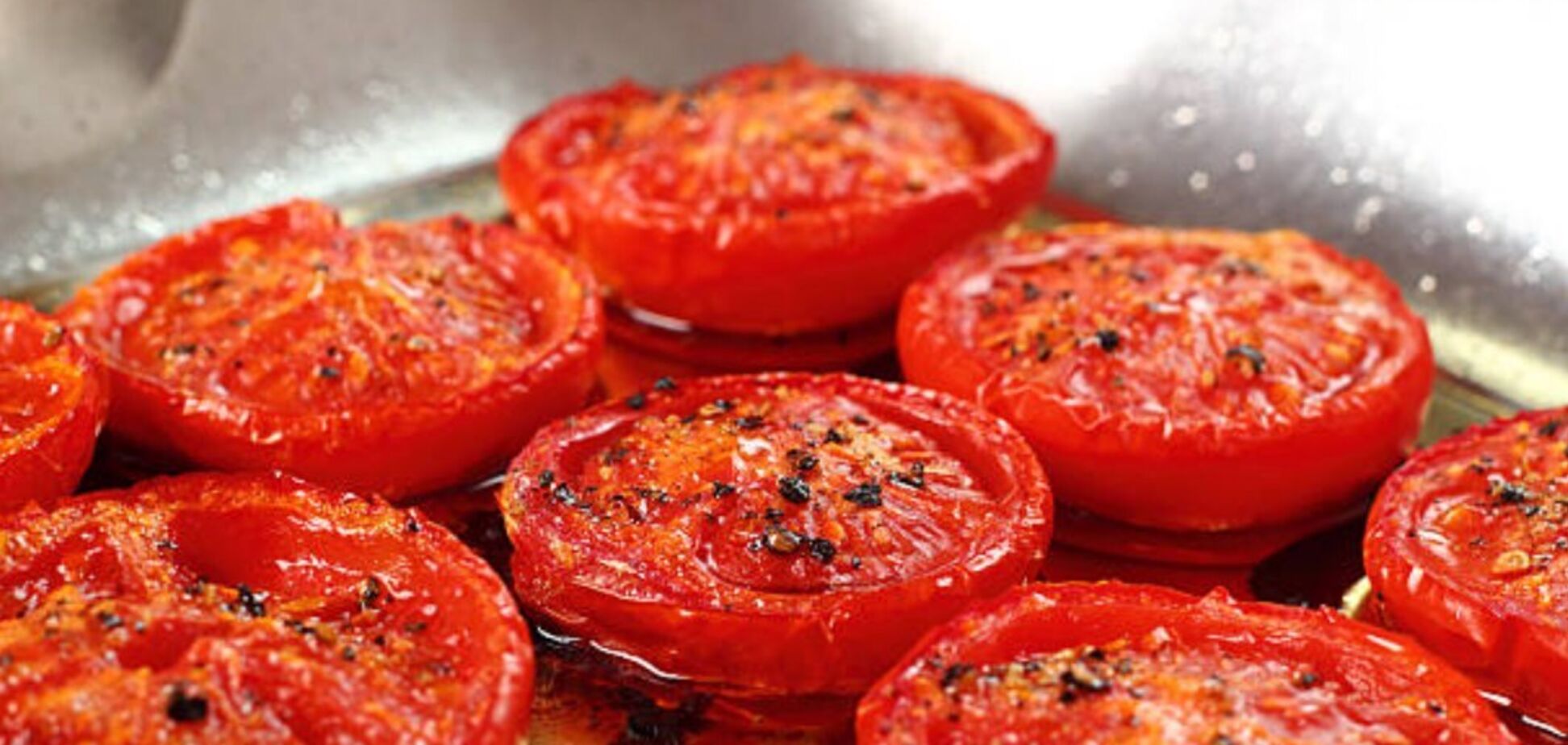 Как запечь помидоры в духовке: бюджетная закуска за 10 минут
