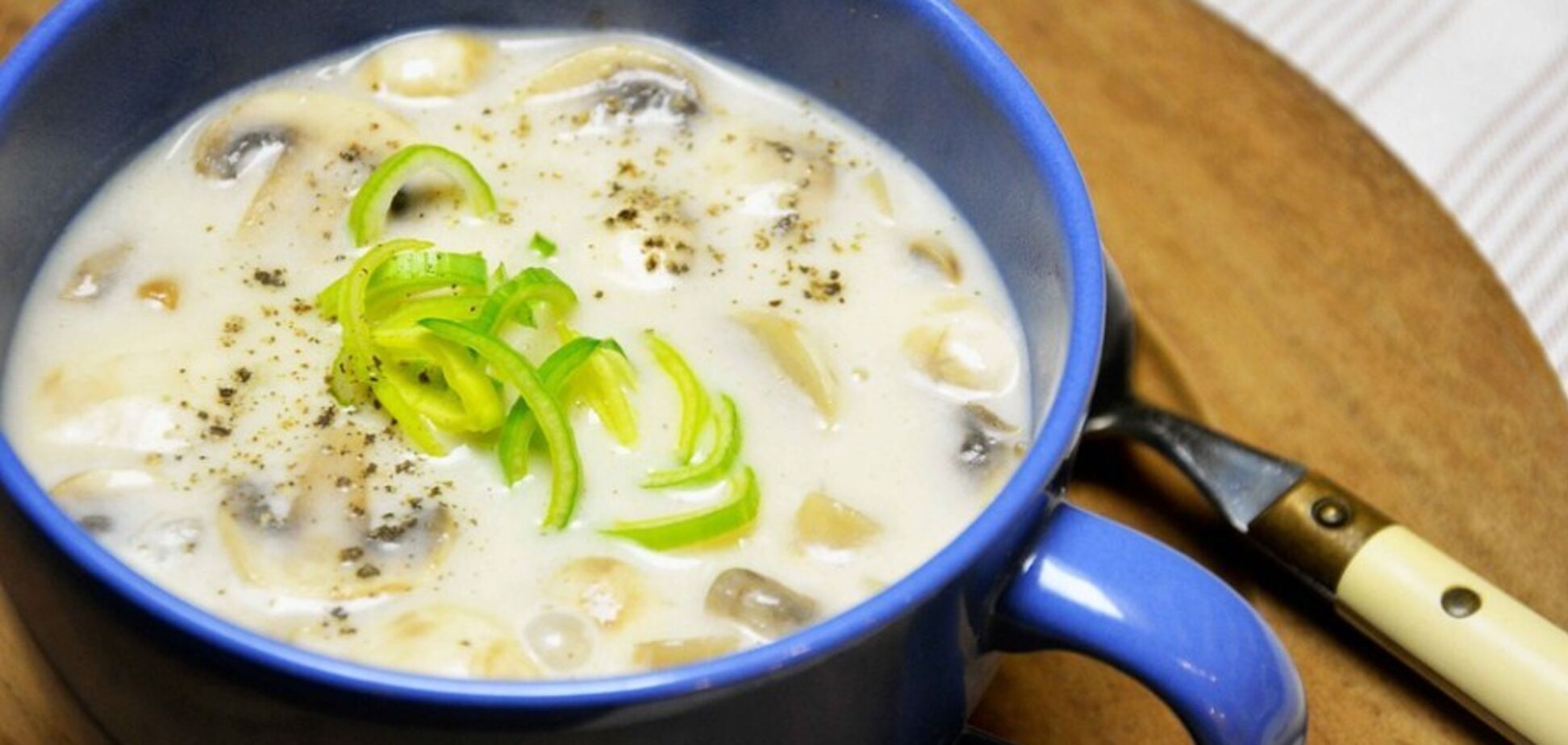 Грибний суп із плавленим сиром: рецепт популярної страви армійської кухні