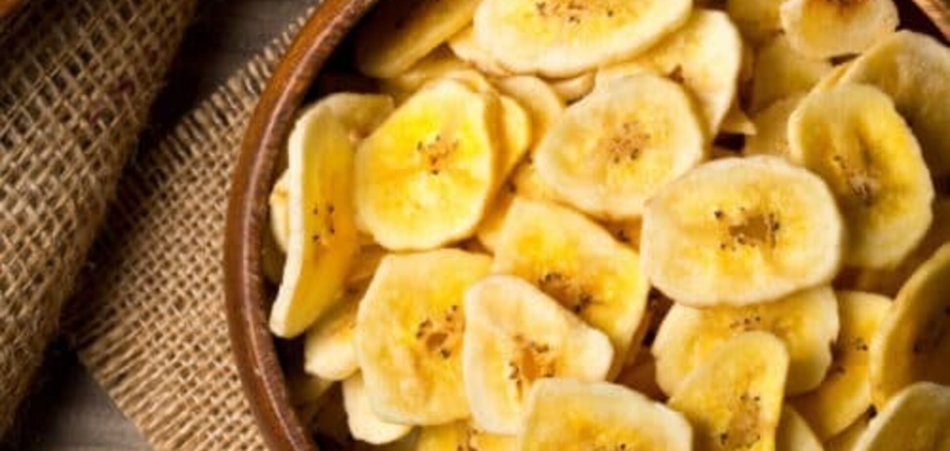 Домашні бананові чіпси: можна приготувати в духовці та у мікрохвильовці