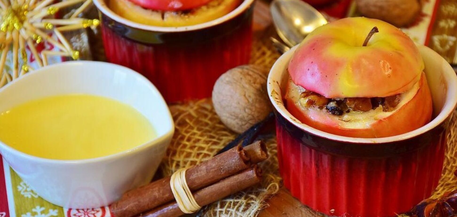Что приготовить из яблок и творога на завтрак: рецептом поделилась Лилия Цвит