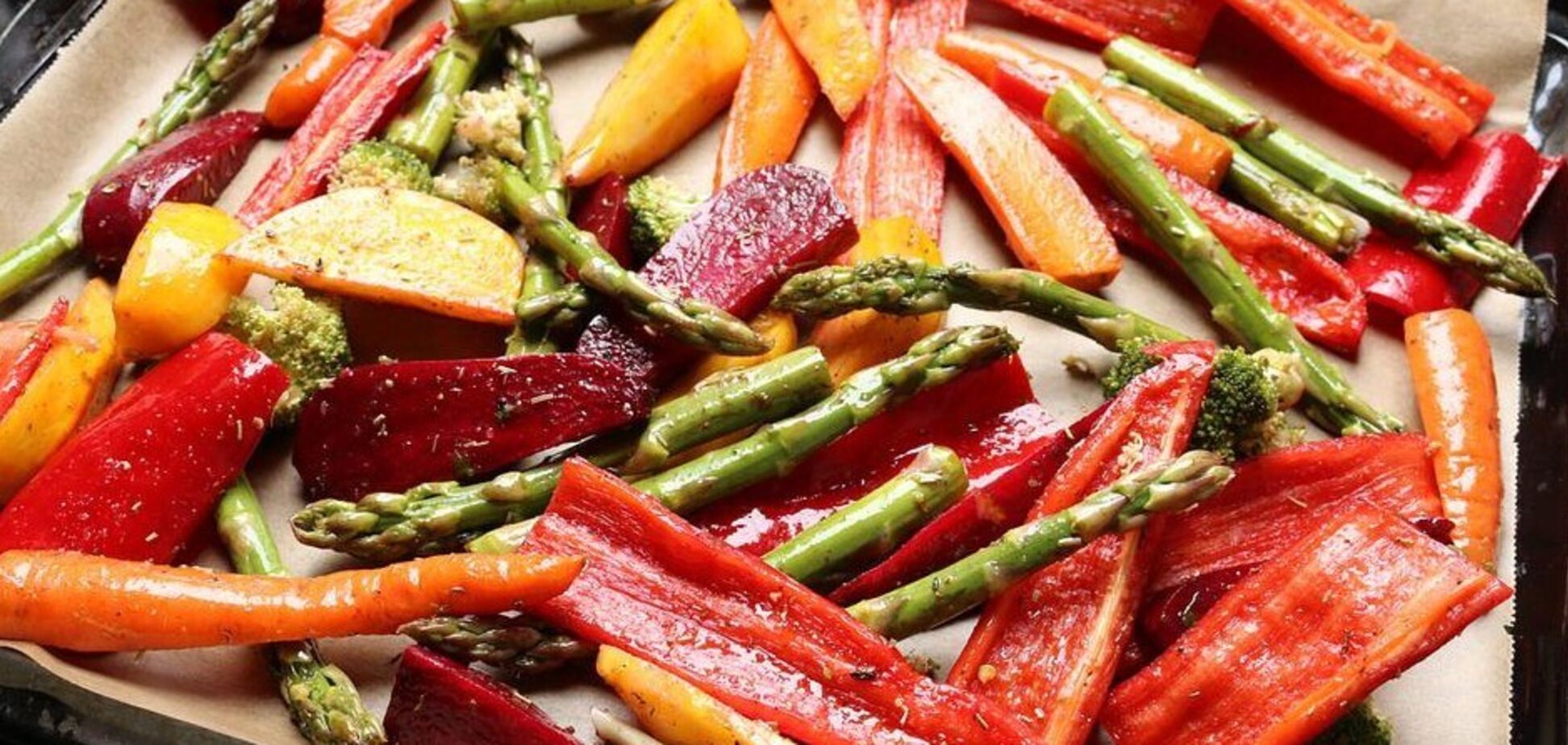 Салат из запеченных овощей: какой ингредиент сделает блюдо особенным