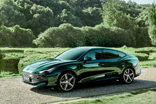 MG представила стильный фастбек MG7