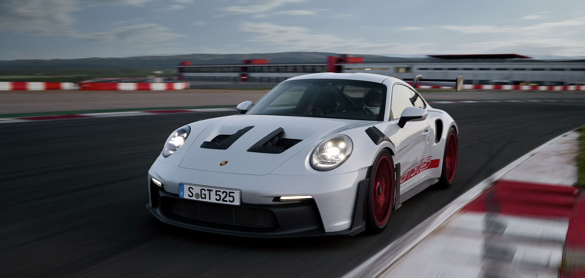 Porsche представил новый 911 GT3 RS