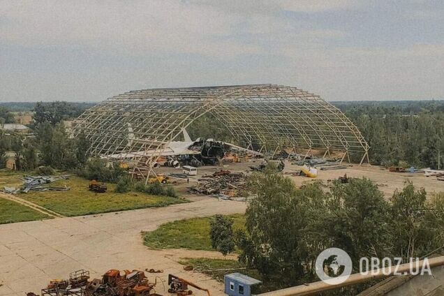 Ан-225 «Мрія» в зруйнованому ангарі