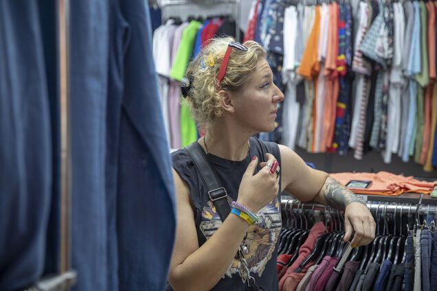 Жінка допомагала мирним жителям та українським військовим