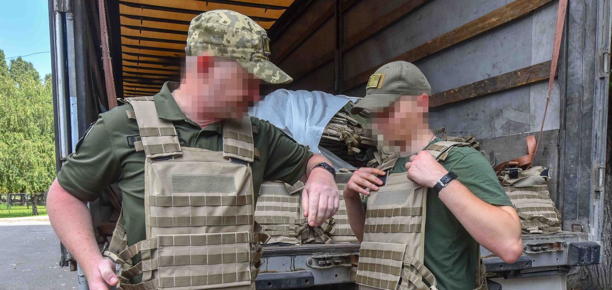 Метинвест передал бойцам Нацгвардии очередную партию в 1,5 тыс. бронежилетов