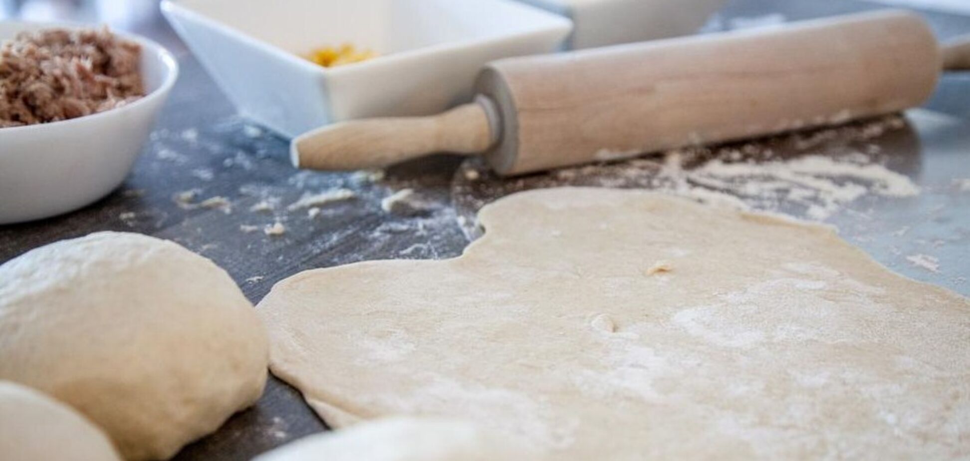 Универсальное дрожжевое тесто за 15 минут: на пирожки, булочки, хлеб и пиццу