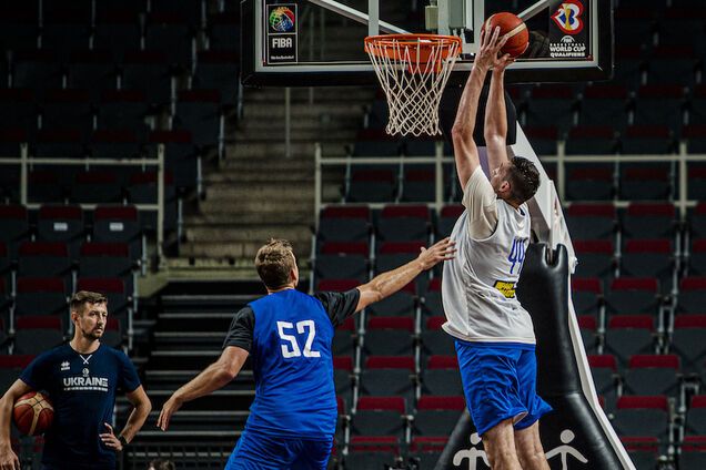 Сборная Украины готовится к матчу против Италии в отборе к ЧМ-2023 по баскетболу: видео по тренировке в Риге