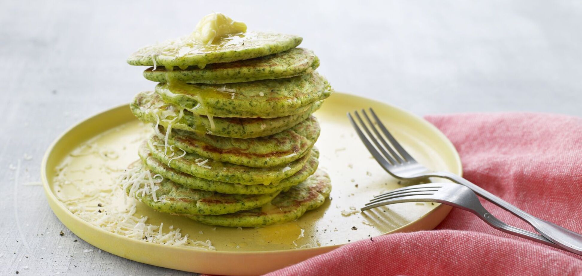 Из чего приготовить зеленые панкейки: вариант полезного блюда