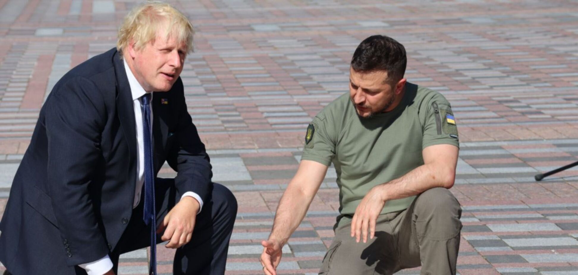 'Что еще нужно?' Зеленский рассказал о помощи Джонсона в первое время после полномасштабного нападения РФ