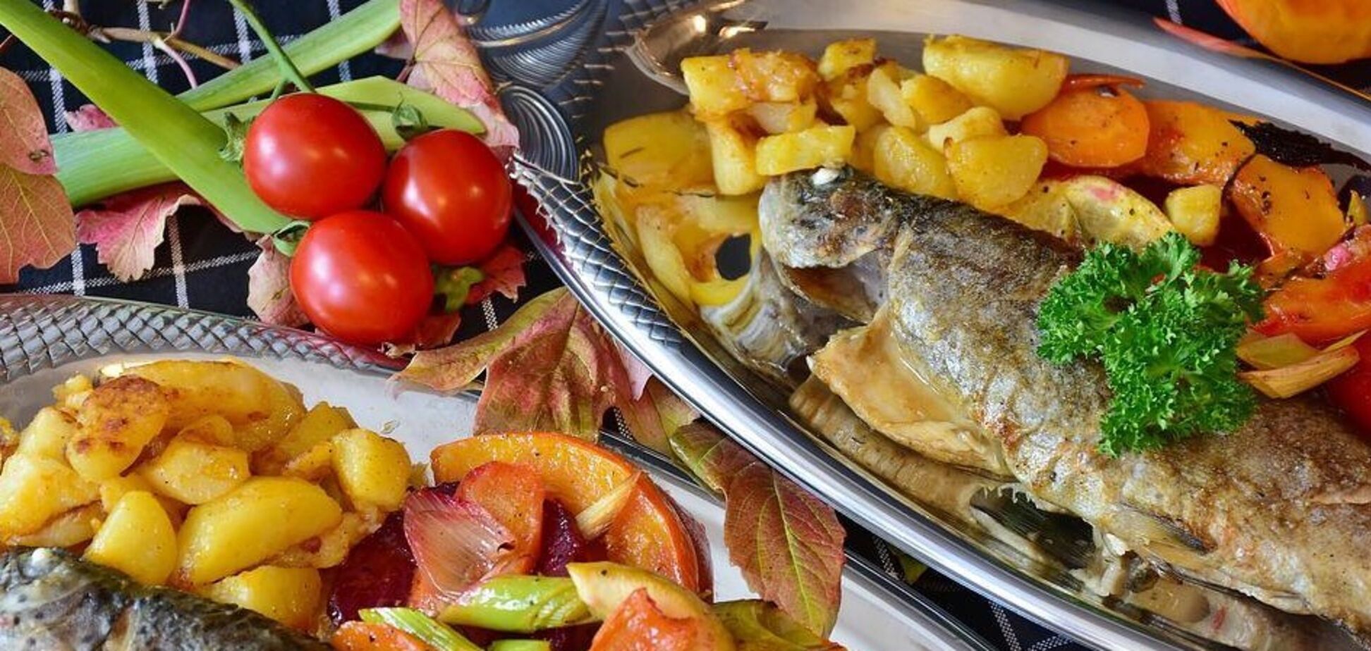 Як запекти рибу по-французьки в духовці: з овочами та сиром