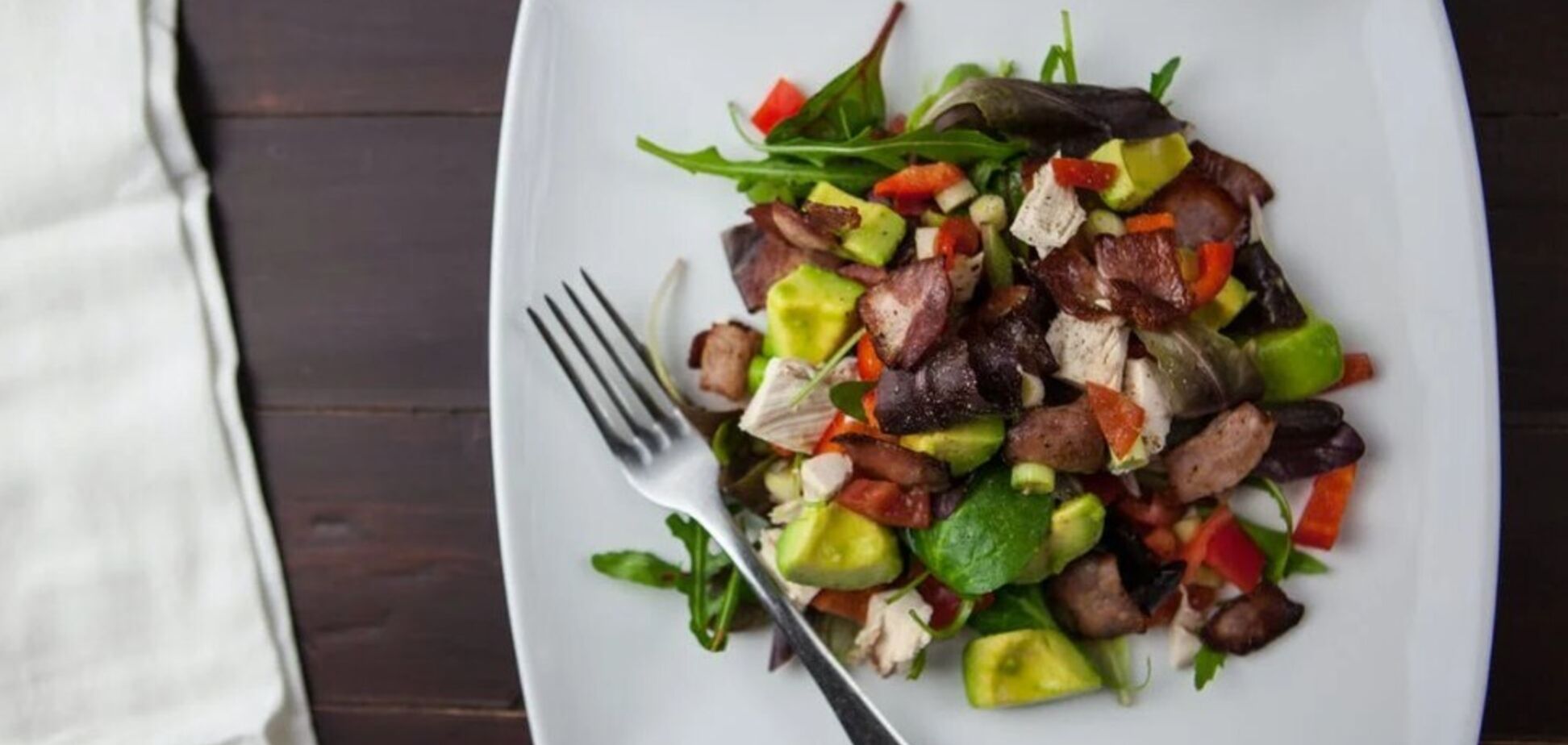 Що варто обов`язково додати у салат з печінки: всього один інгредієнт