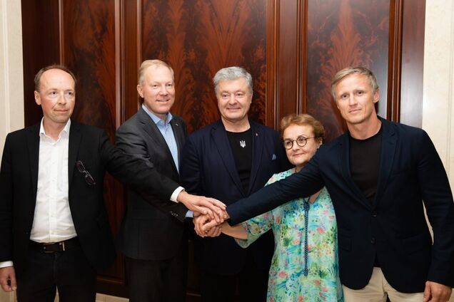 Порошенко на зустрічі із делегаціями парламентів країн Балтії та Фінляндії закликав прискорити членство України в НАТО та ЄС