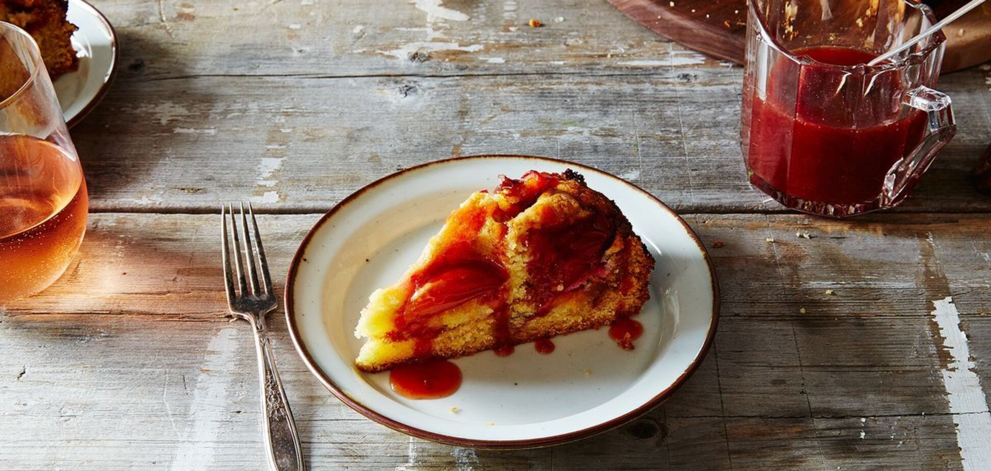 Який незвичний пиріг приготувати зі сливами: ідея простого та вишуканого десерту 
