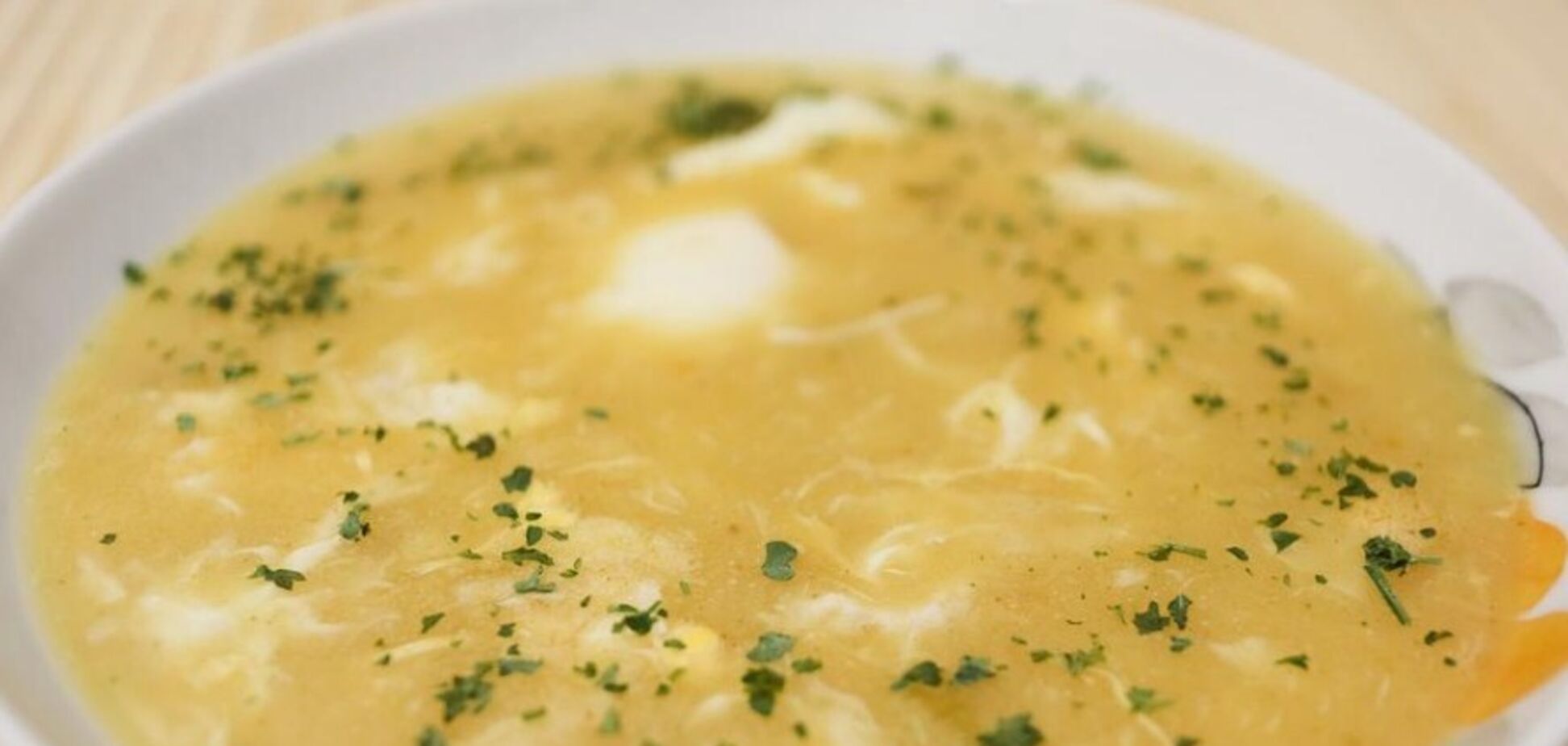Яичный суп для быстрого обеда за 20 минут: из чего приготовить