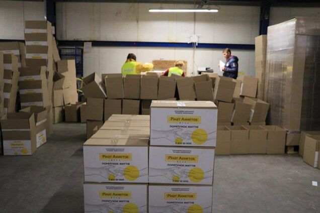 Фонд Рината Ахметова передал в 'Зеленый центр Метинвест Запорожья' еще одну партию продуктовых наборов для переселенцев