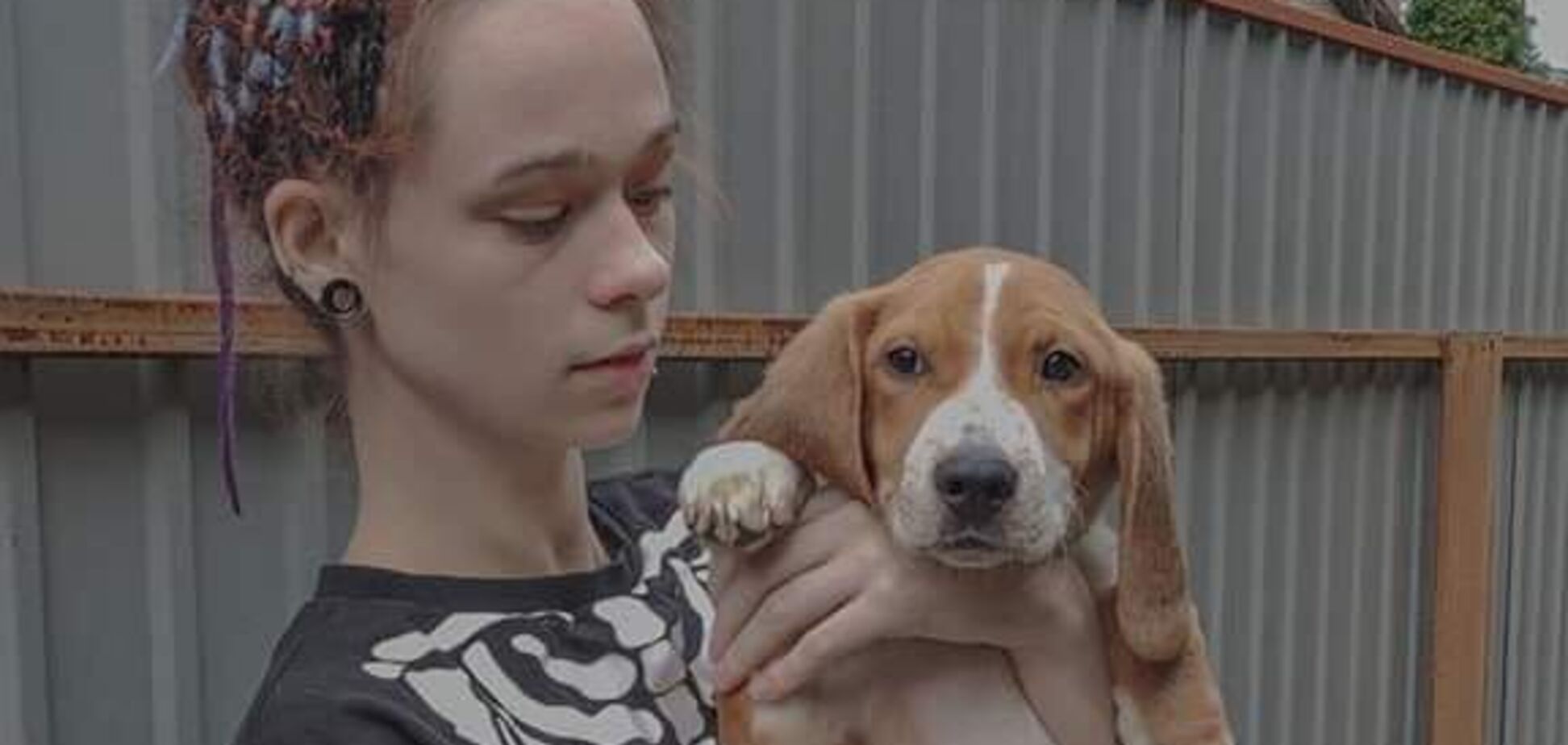 Її фото з врятованими собаками облетіло світ: волонтерка Настя Тиха поділилася своєю історією з Музеєм 'Голоси Мирних' 