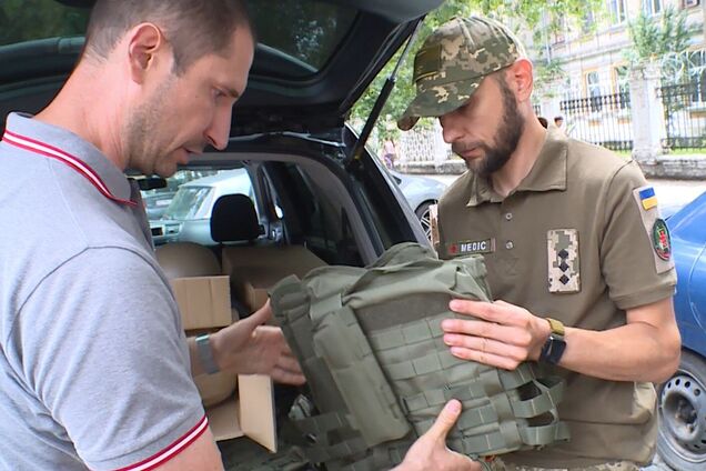 Компанія Метінвест передала захисну амуніцію військовим медикам