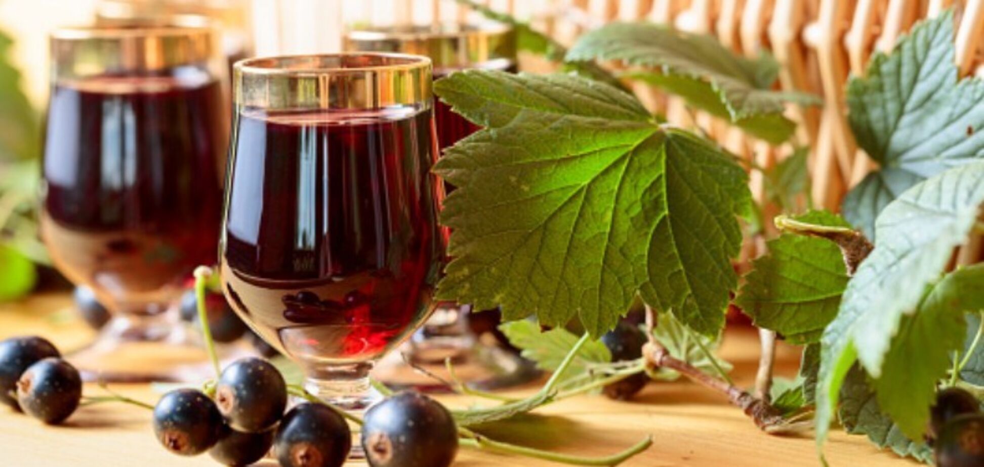 Домашнє вино з чорної смородини: без горілки та спирту