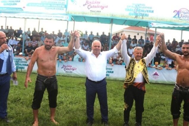 Меценат Реіс Селчук, який допомагає українцям, отримав подяки від видатних турецьких спортсменів, політиків, музикантів та бізнесменів