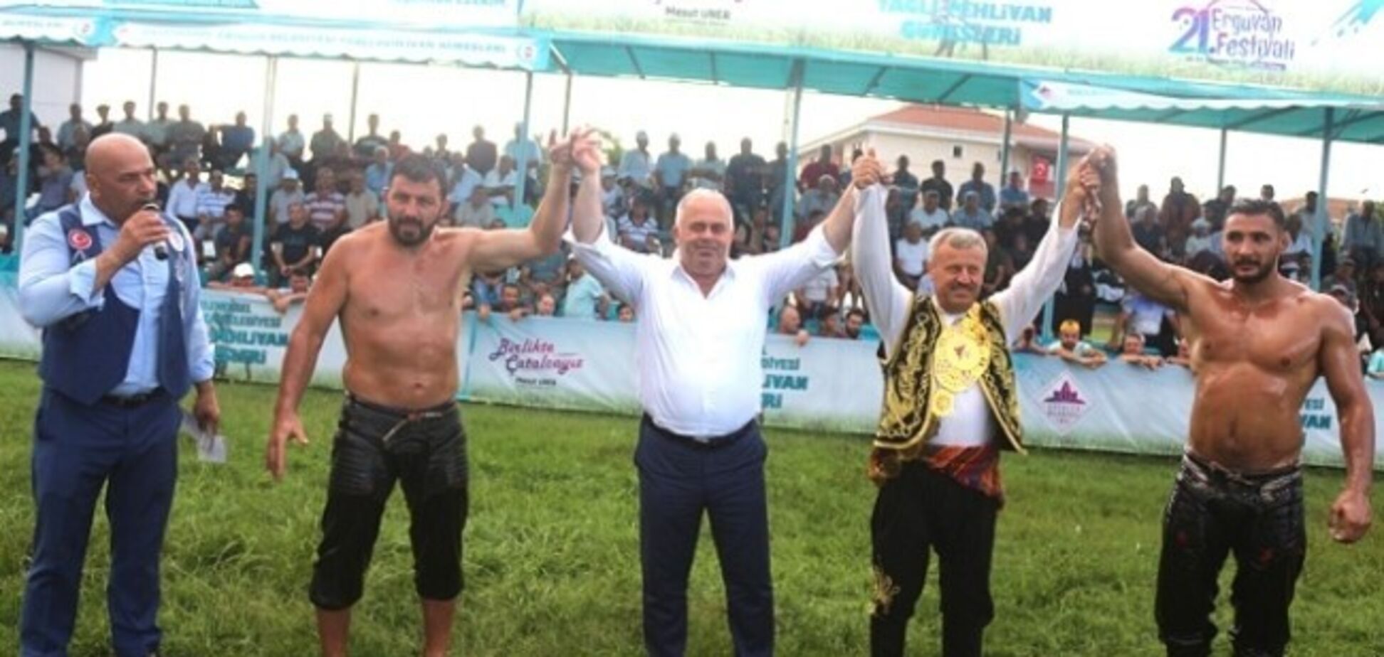 Меценат Реіс Селчук, який допомагає українцям, отримав подяки від видатних турецьких спортсменів, політиків, музикантів та бізнесменів