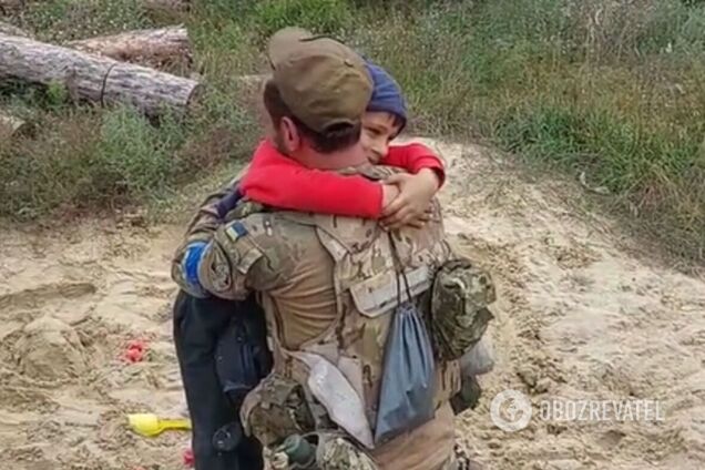 В освобожденном Изюме украинский воин встретился с сыном