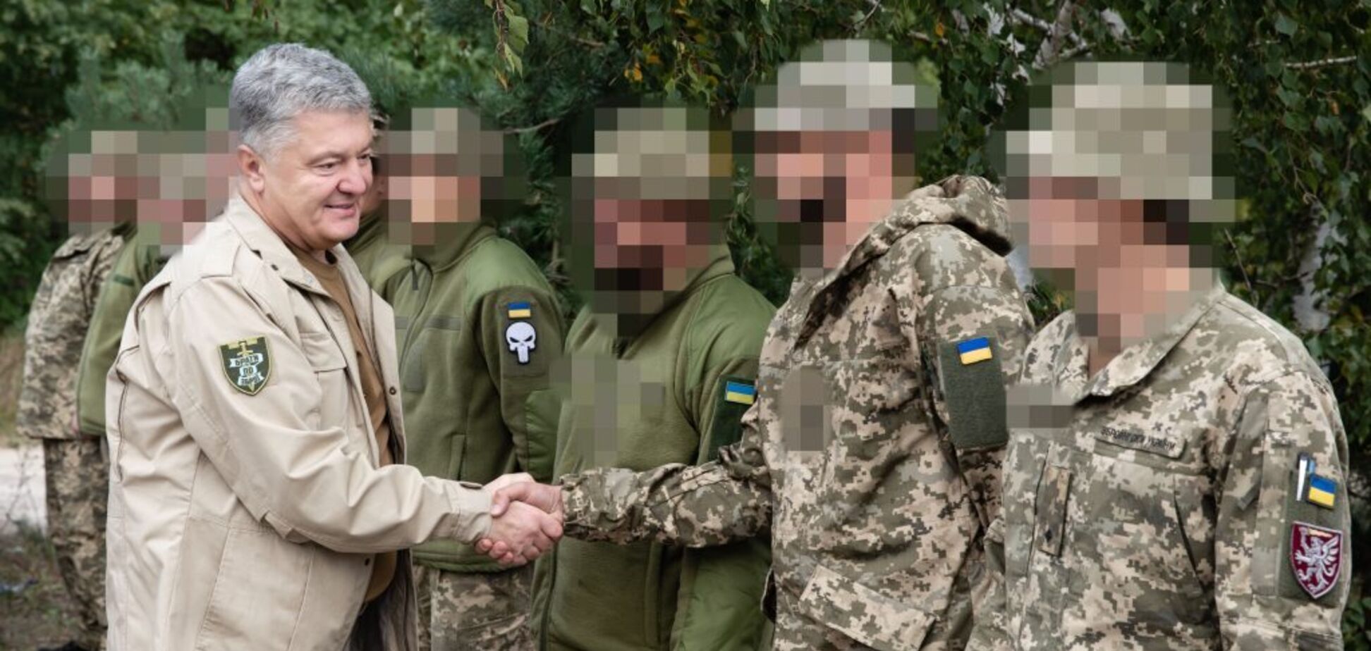 'Глаза Арты': Порошенко привез на фронт беспилотники для корректировки артиллерийского огня и разведки