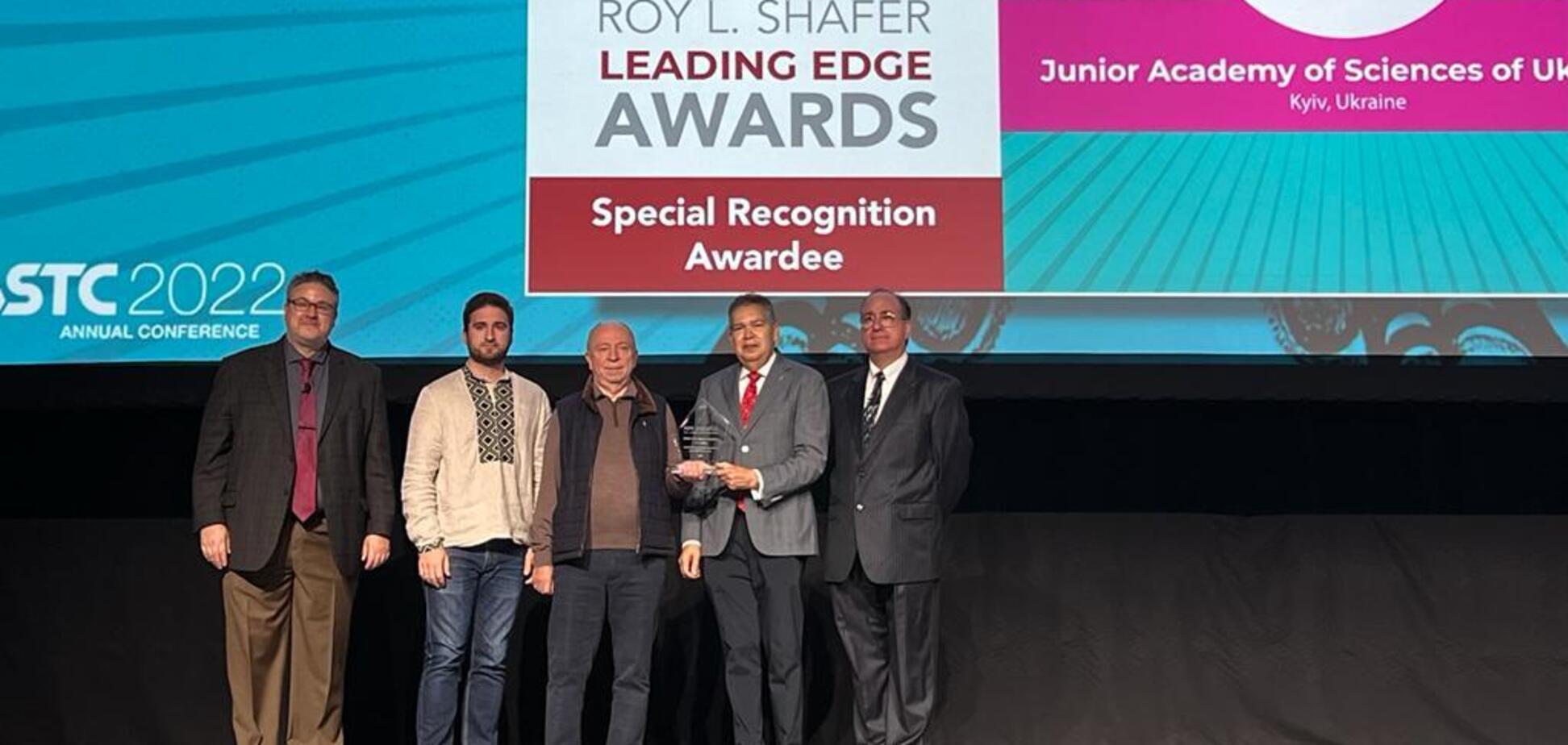 Украинские ученые будут проводить эксперименты на космических кораблях Маска по программам NASA, – президент МАН Довгий