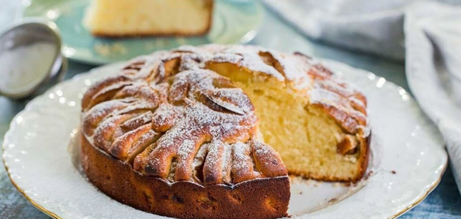 Французький 'Невидимий' пиріг з яблуками: мінімум тіста та максимум начинки