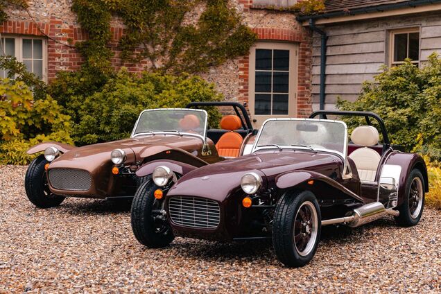 Caterham презентовал сразу две новинки