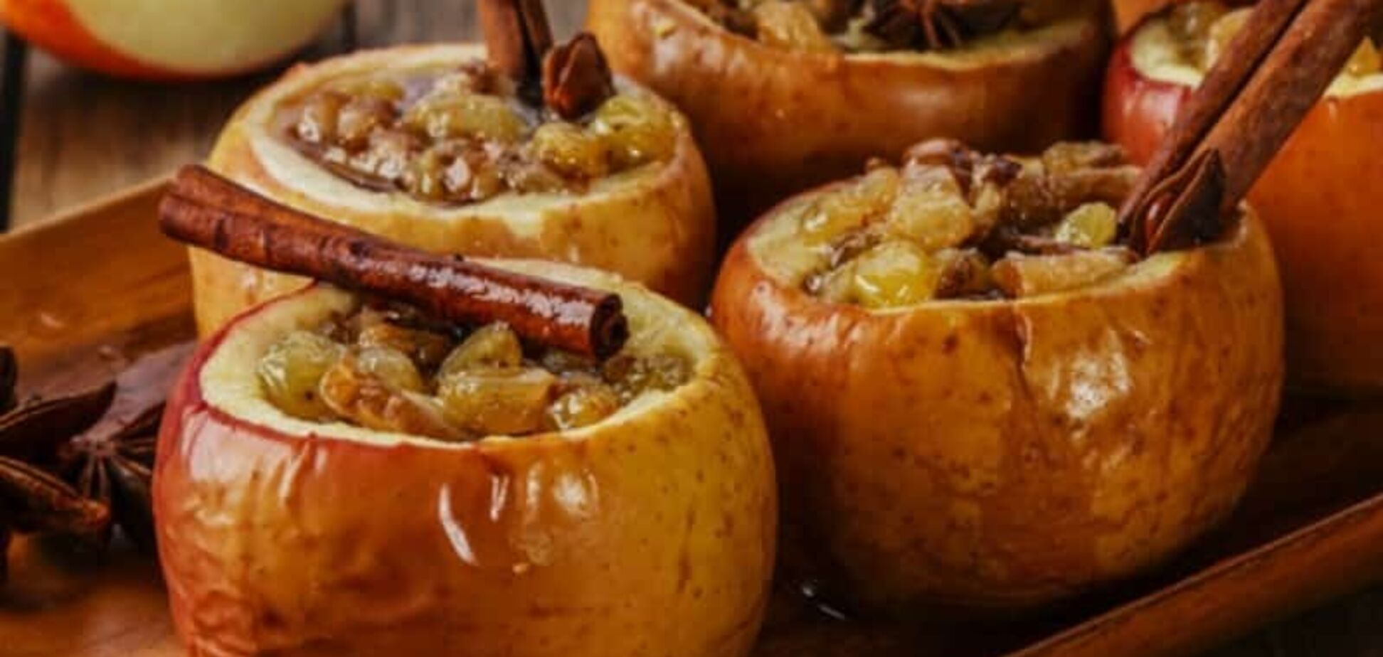 Как вкусно запечь яблоки: идея сезонного осеннего десерта