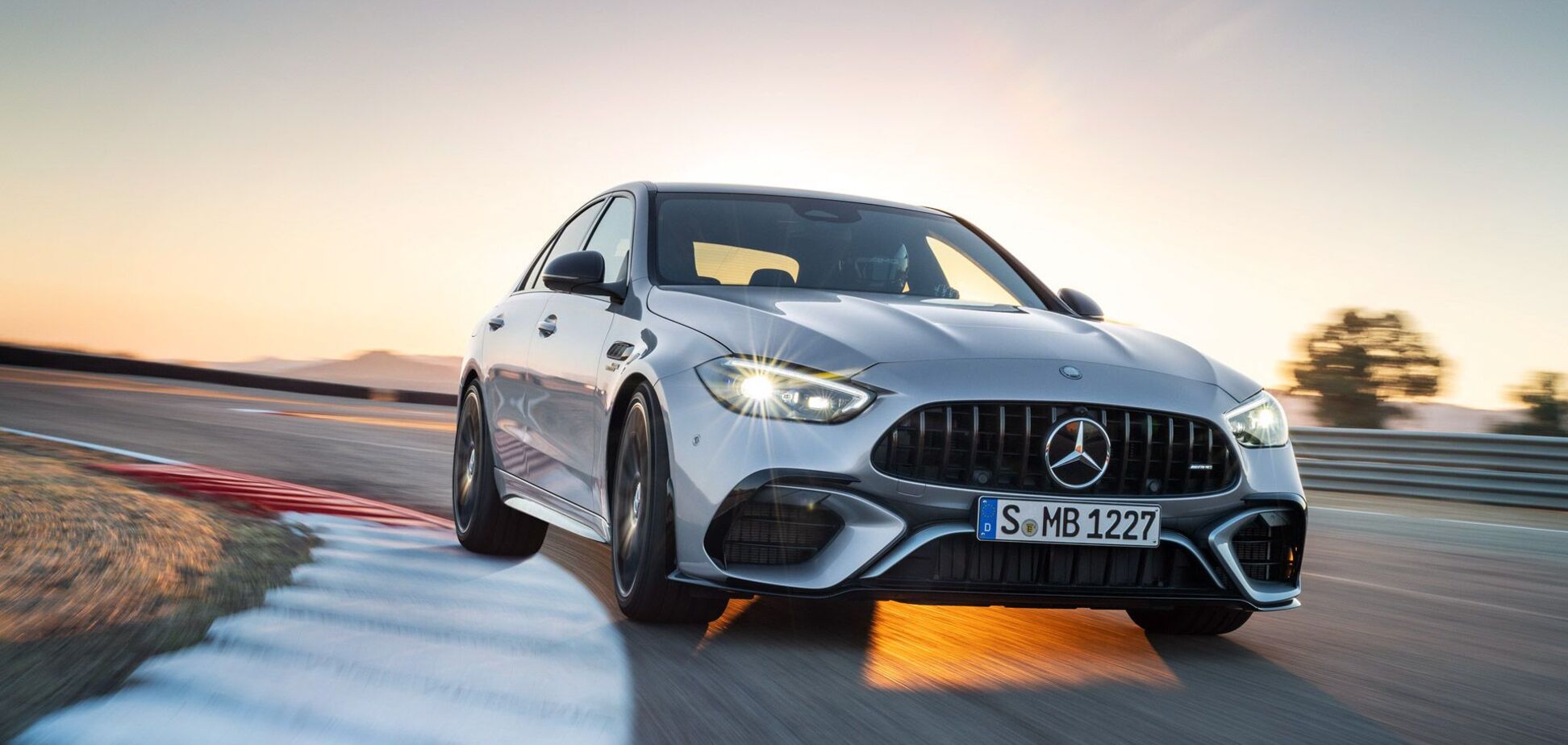 Mercedes-AMG представив найпотужніші у світі седан та універсал