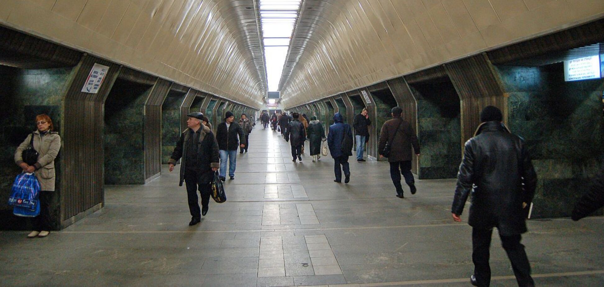 Чоловіку стало погано на станції 'Палац спорту'